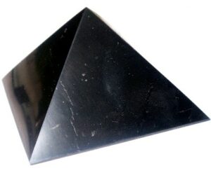 PYRAMIDE SHUNGITE NON POLI 5X5CM